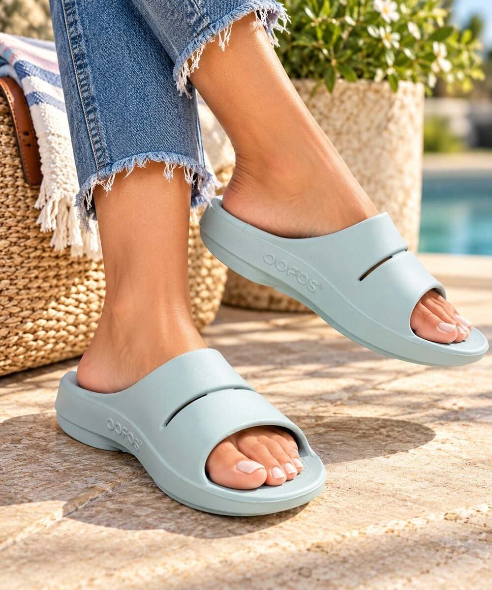 Oofos Mint Green cushioned Comfort Slide Slipper Shoes. M-13, W-15